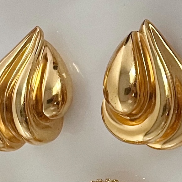 St John Clip gold plated earrings - Picture 2 of 4